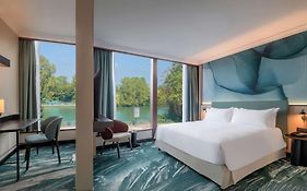 Doubletree By Hilton Paris Bougival